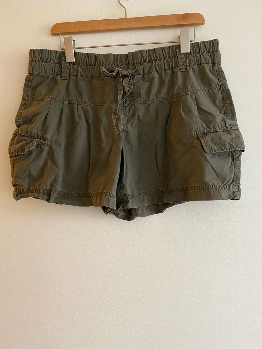 🎀3 for $19 ✨Uniqlo Olive Green Women's Cargo Shorts with Drawstring